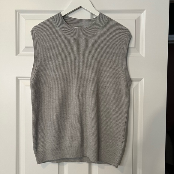 Women’s Amazon gray sleeveless knit sweater top. NEW! - Picture 1 of 5